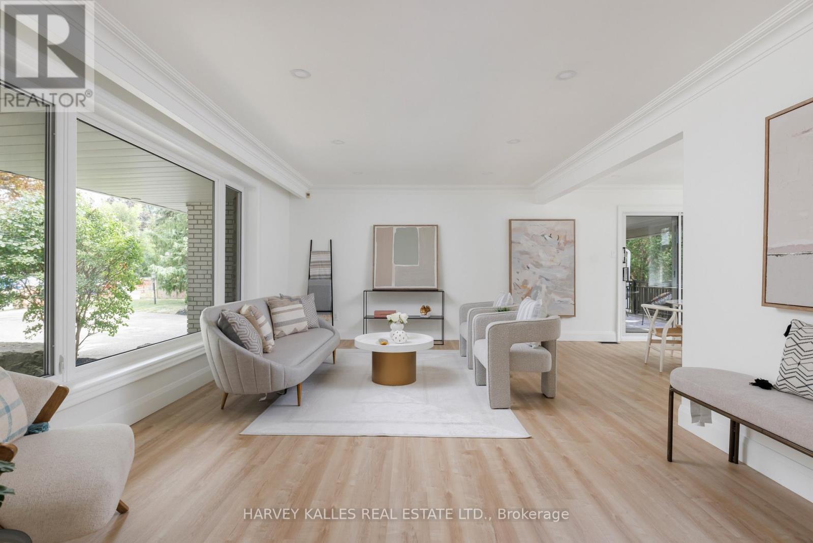 215 Edenbridge Drive, Toronto, Ontario  M9A 3G9 - Photo 5 - W13702956