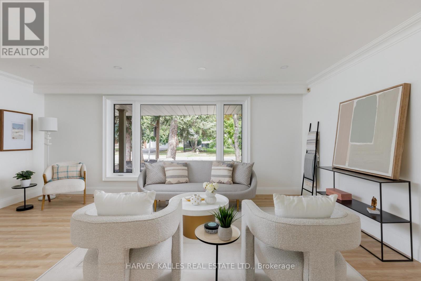 215 Edenbridge Drive, Toronto, Ontario  M9A 3G9 - Photo 7 - W13702956