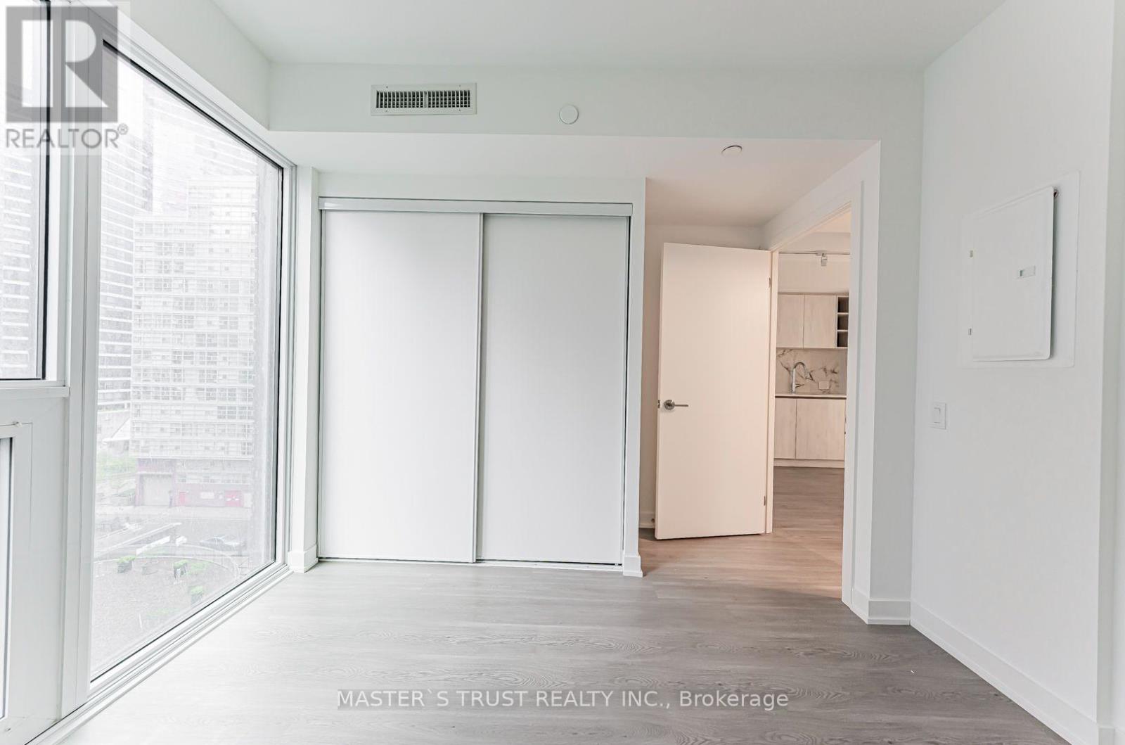 701 - 8 Wellesley Street W, Toronto, Ontario  M4Y 0J5 - Photo 17 - C13698702