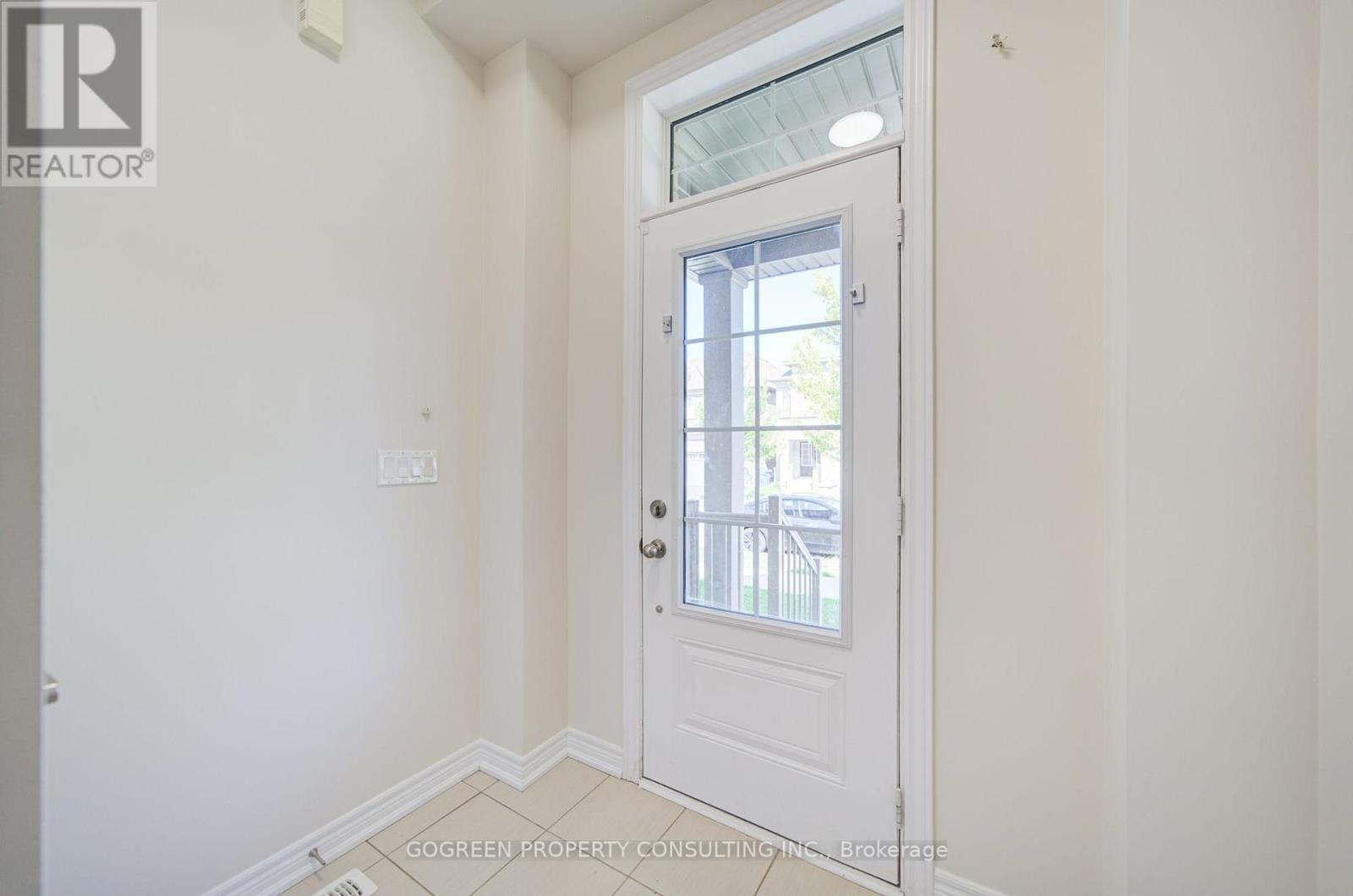 5 Applegate Drive, East Gwillimbury, Ontario  L9N 0R2 - Photo 4 - N13702570