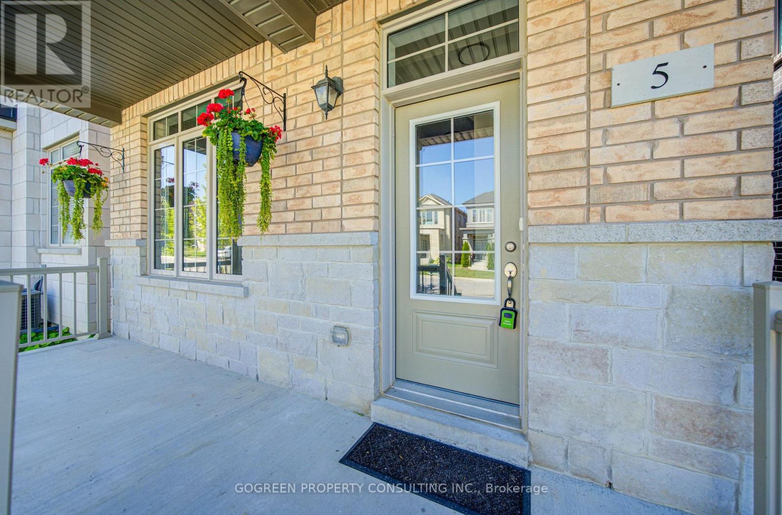 5 Applegate Drive, East Gwillimbury, Ontario  L9N 0R2 - Photo 3 - N13702570