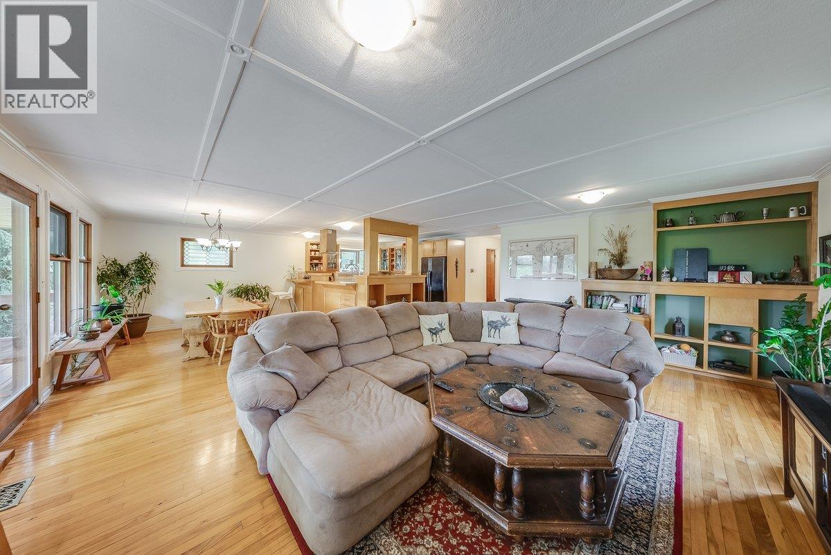 9841 Talbot Road, Nelway, British Columbia  V0G 1Z0 - Photo 5 - 10372904