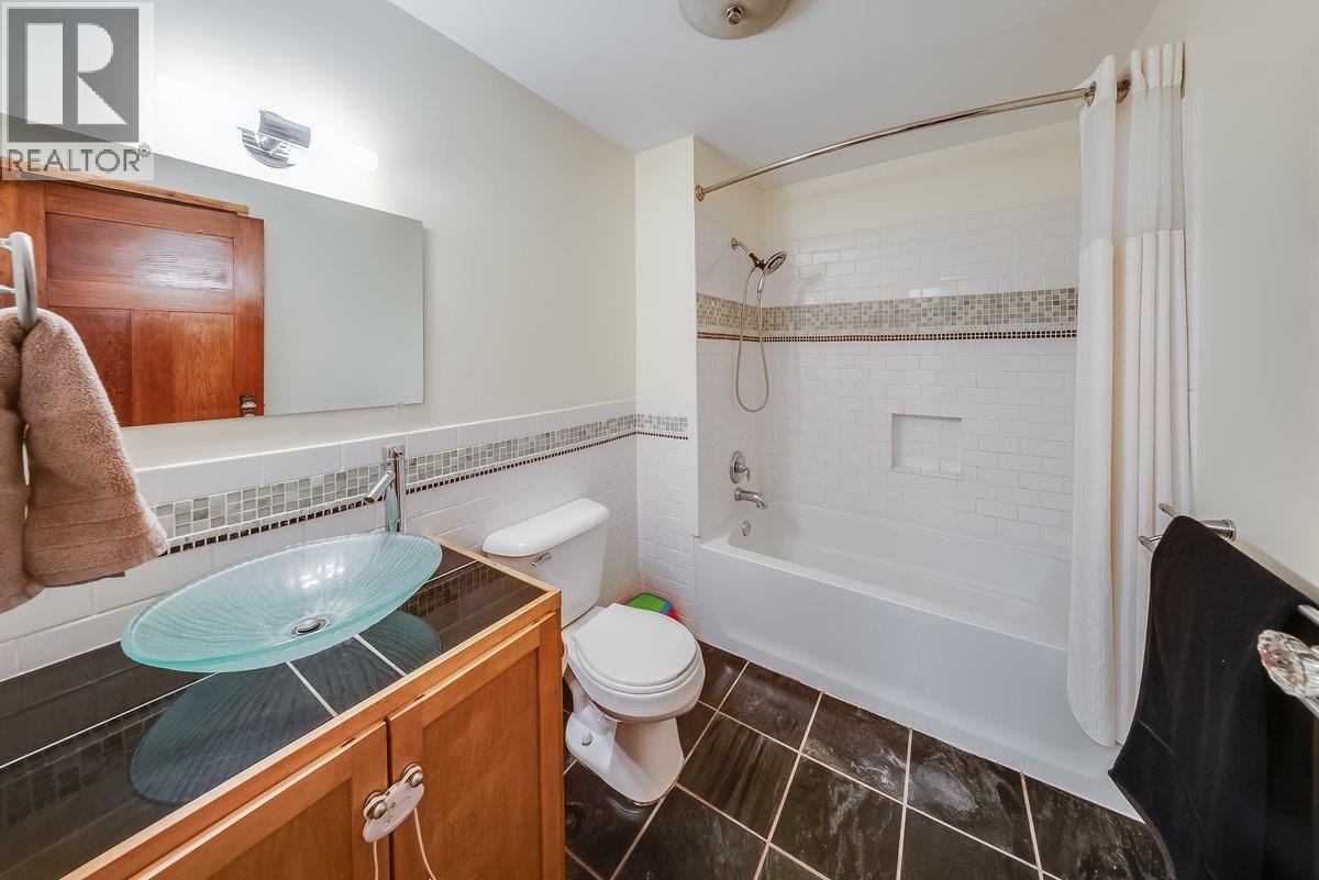 9841 Talbot Road, Nelway, British Columbia  V0G 1Z0 - Photo 8 - 10372904