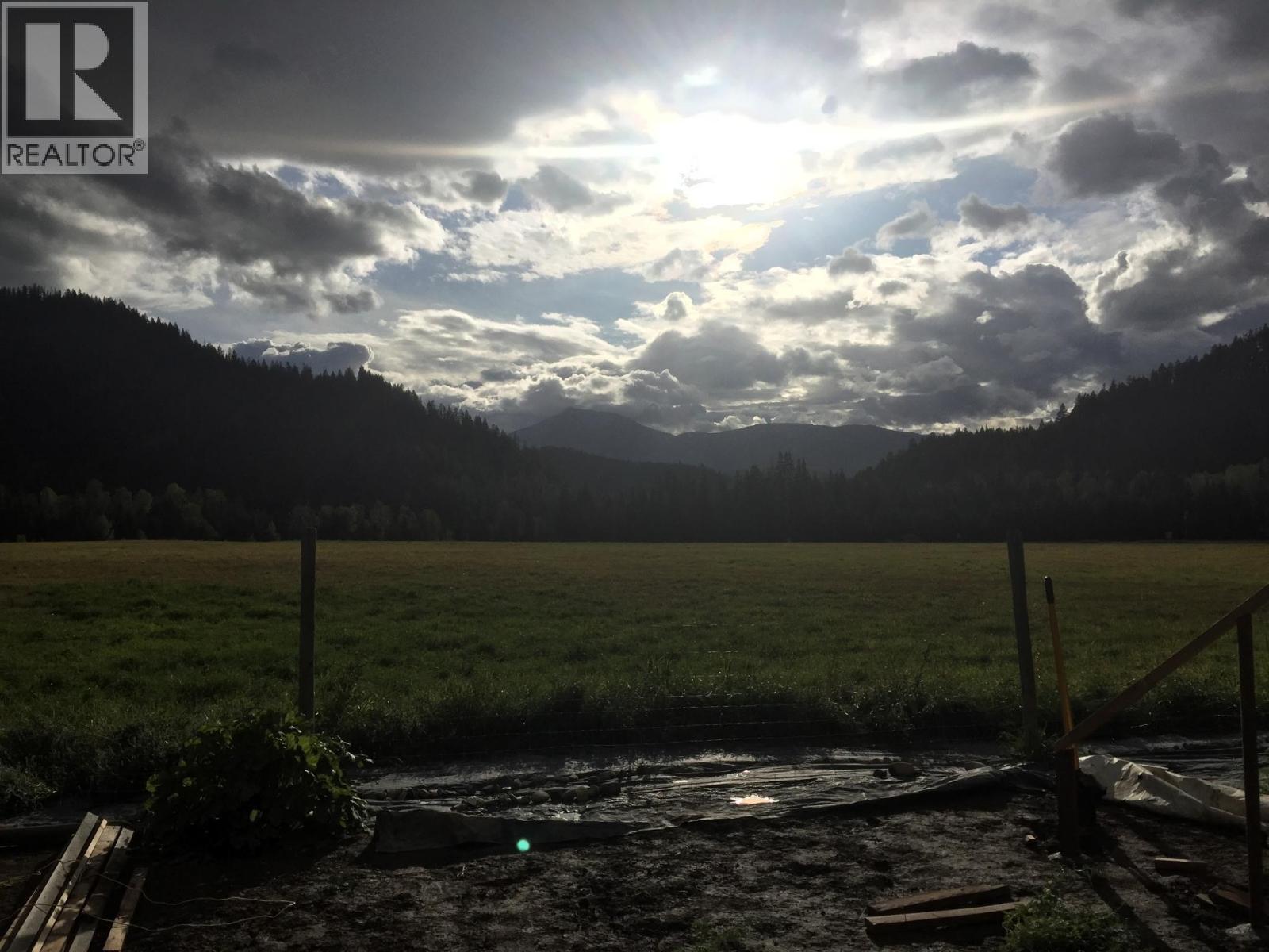 9841 Talbot Road, Nelway, British Columbia  V0G 1Z0 - Photo 31 - 10372904