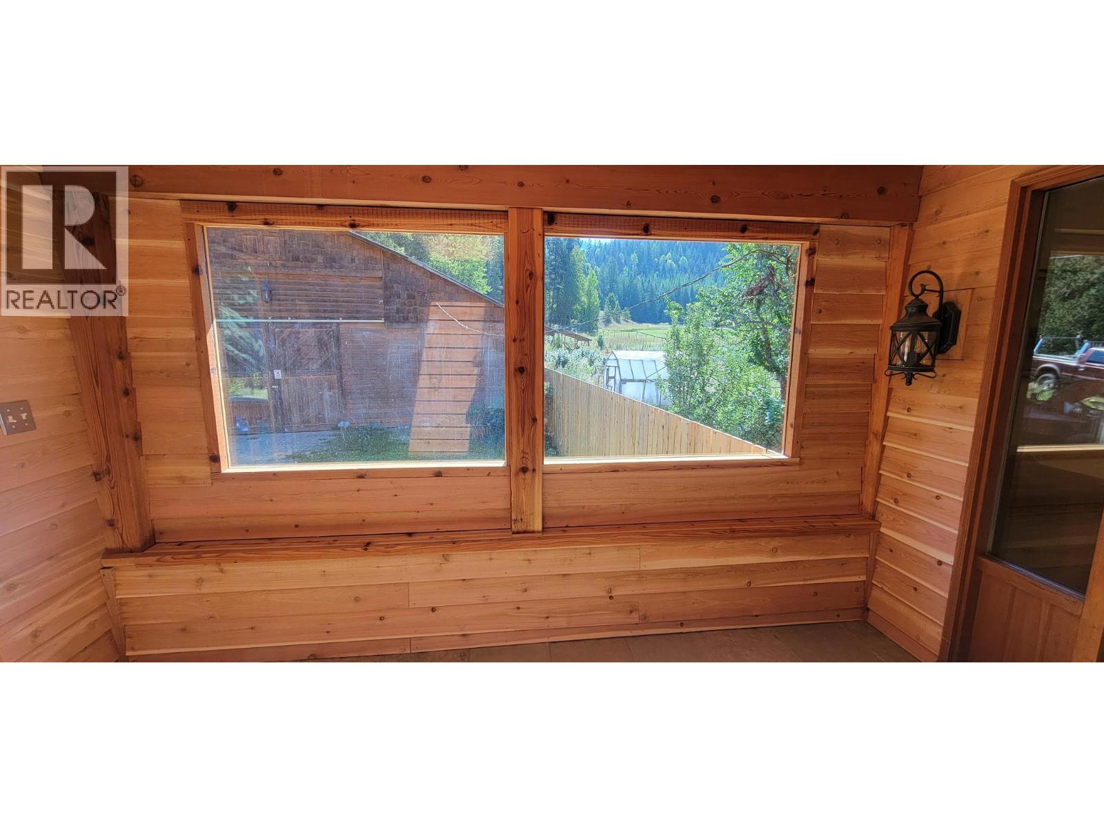 9841 Talbot Road, Nelway, British Columbia  V0G 1Z0 - Photo 32 - 10372904