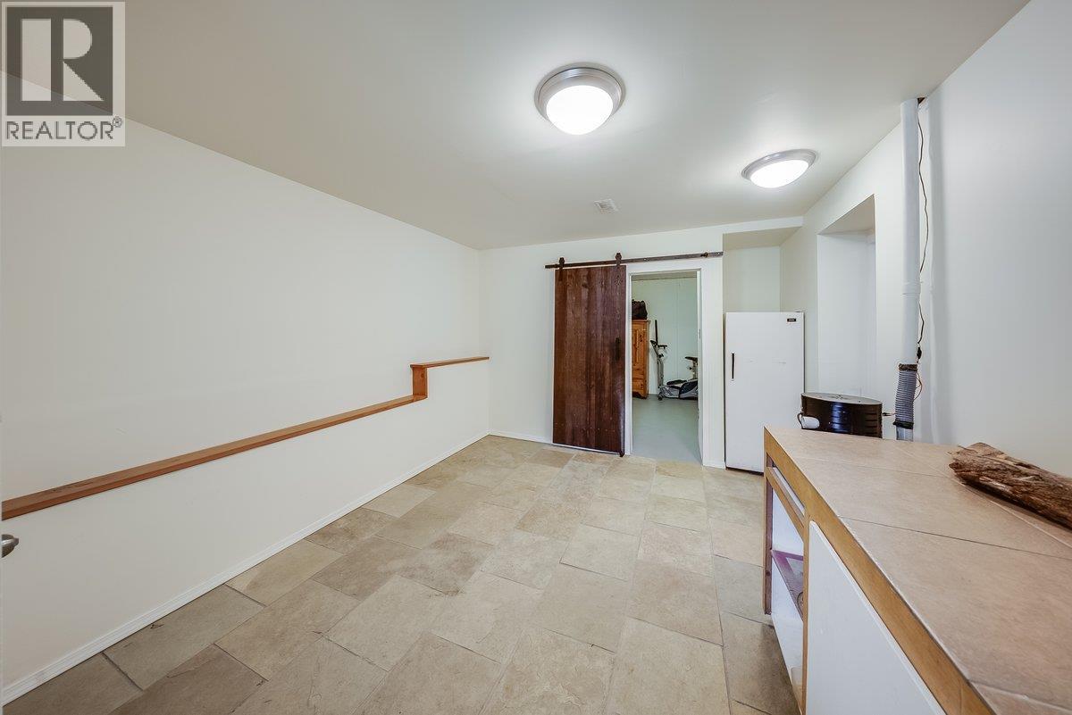 9841 Talbot Road, Nelway, British Columbia  V0G 1Z0 - Photo 75 - 10372904