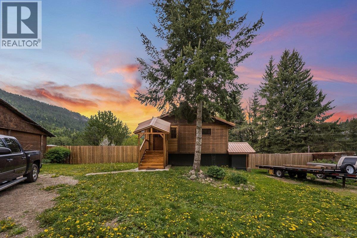 9841 TALBOT Road, Nelway, British Columbia