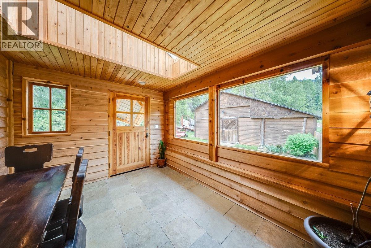 9841 Talbot Road, Nelway, British Columbia  V0G 1Z0 - Photo 92 - 10372904