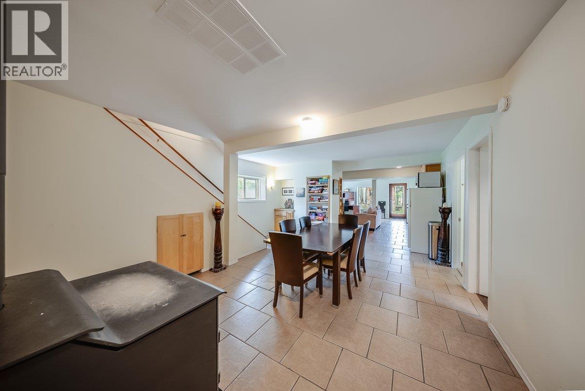 9841 Talbot Road, Nelway, British Columbia  V0G 1Z0 - Photo 70 - 10372904