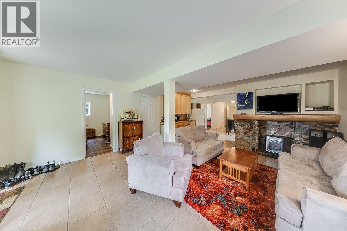 9841 Talbot Road, Nelway, British Columbia  V0G 1Z0 - Photo 65 - 10372904