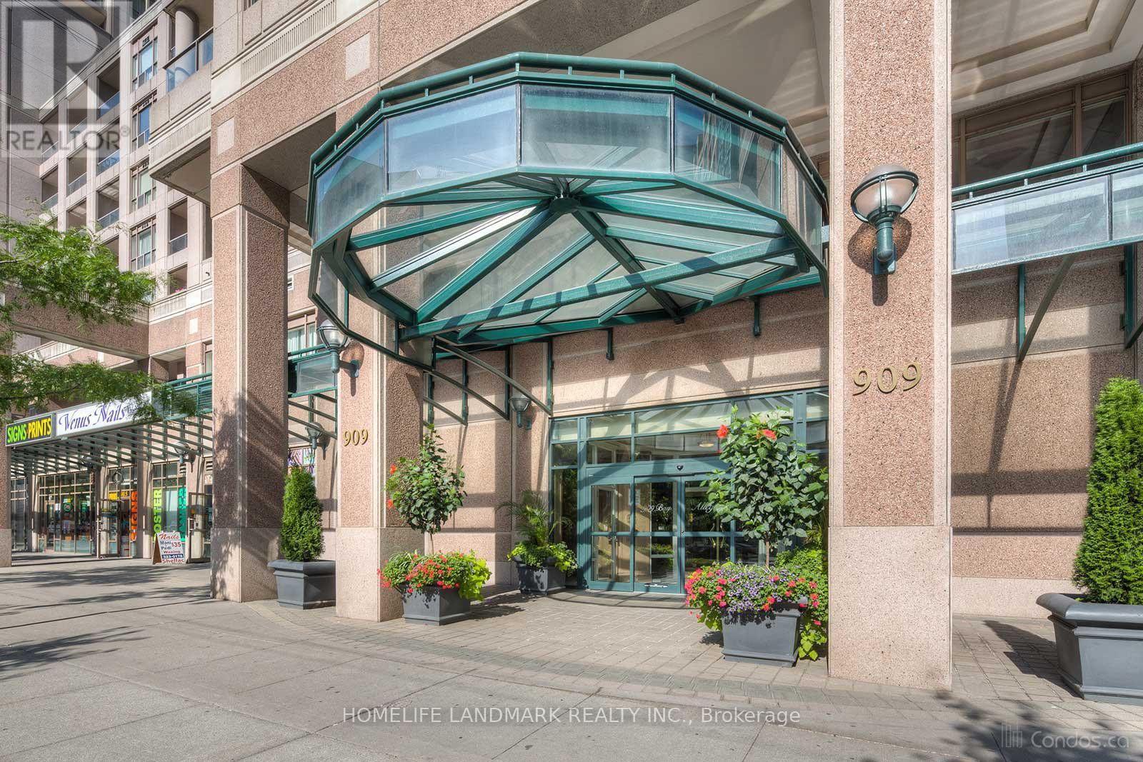 808 - 909 Bay Street, Toronto, Ontario  M5S 3G2 - Photo 2 - C13702980