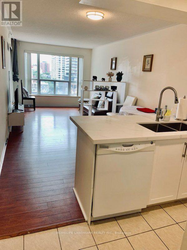 808 - 909 Bay Street, Toronto, Ontario  M5S 3G2 - Photo 3 - C13702980