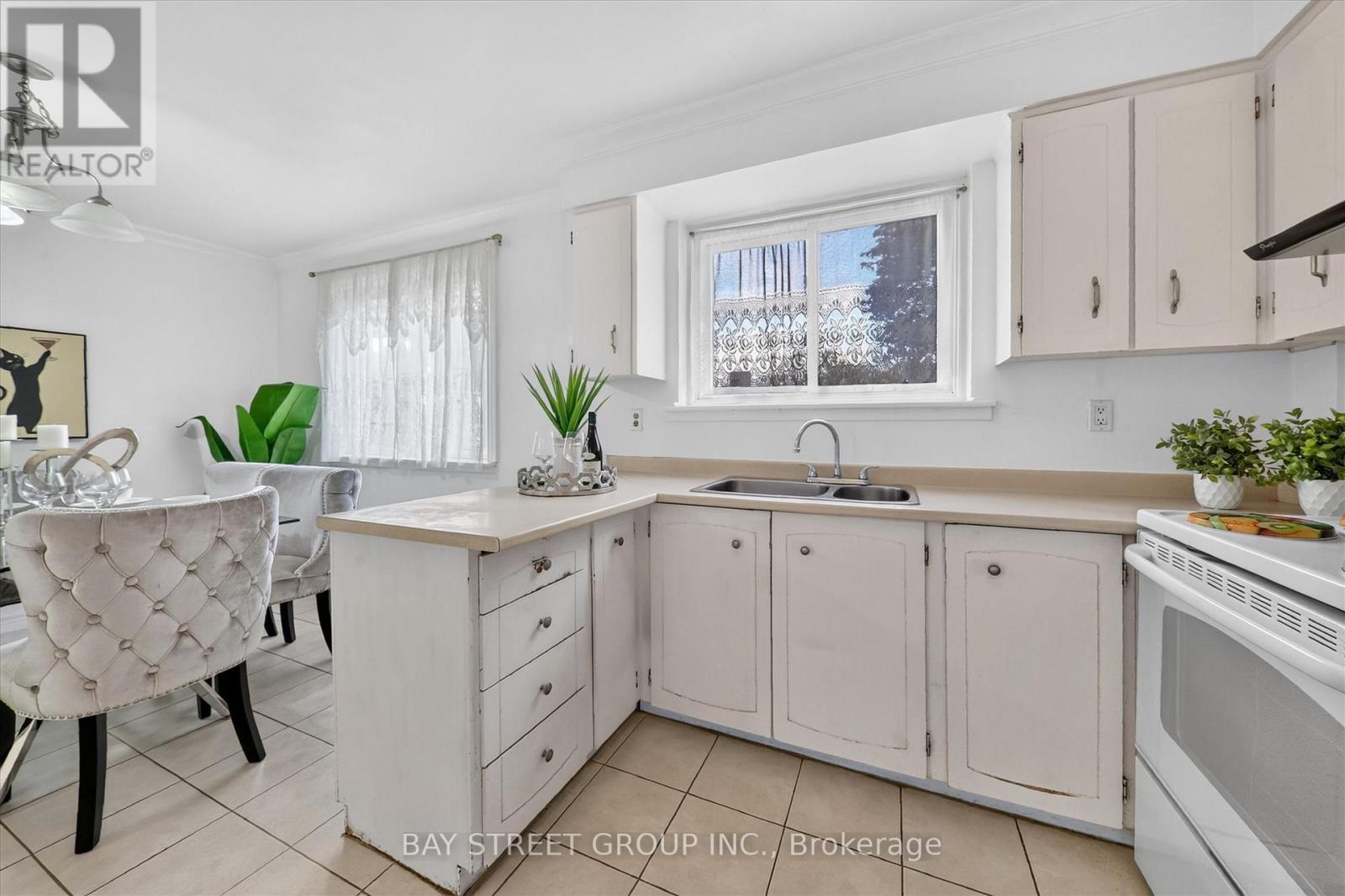95 Tineta Crescent, Toronto, Ontario  M1S 2Y5 - Photo 10 - E13703000