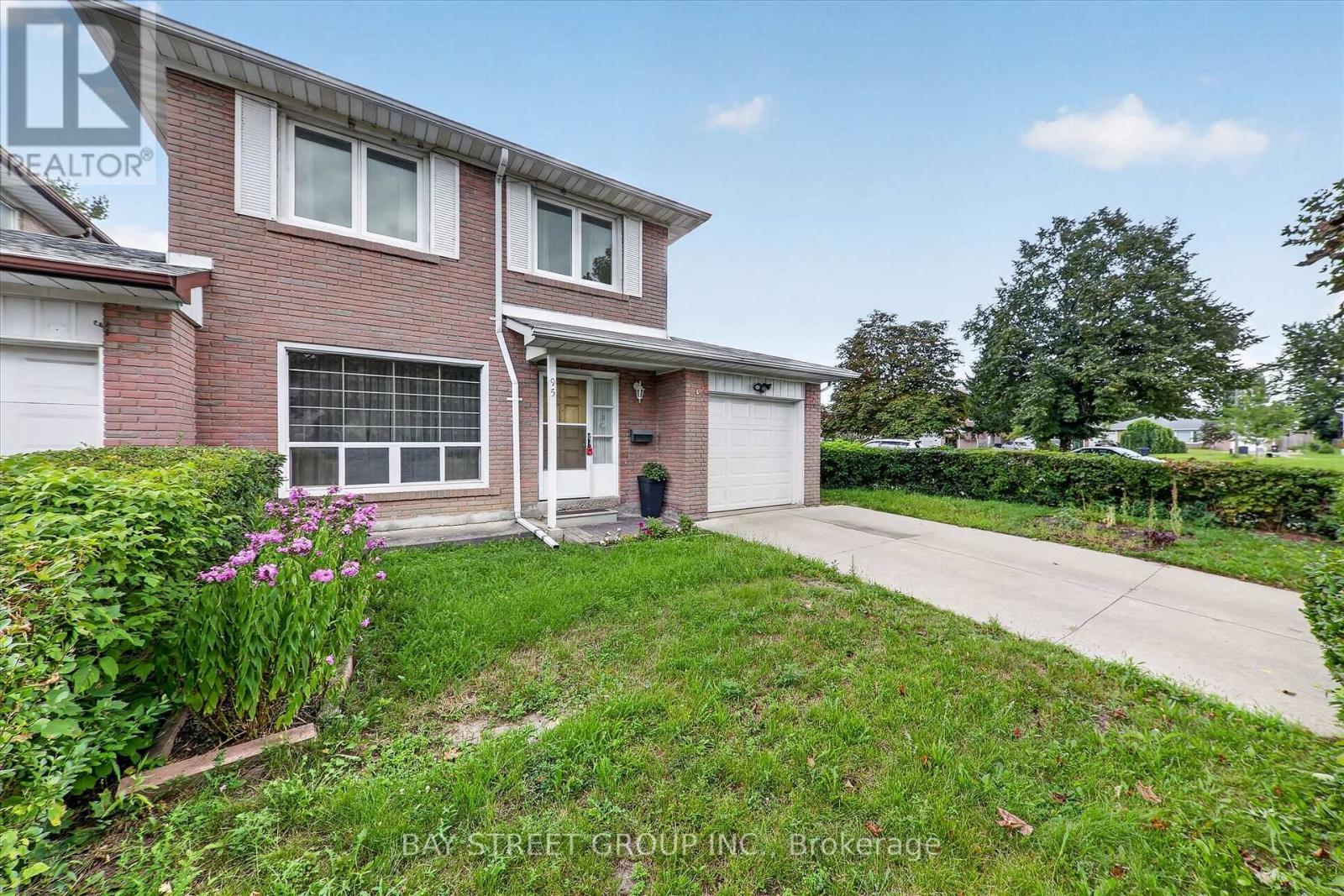 95 Tineta Crescent, Toronto, Ontario  M1S 2Y5 - Photo 2 - E13703000