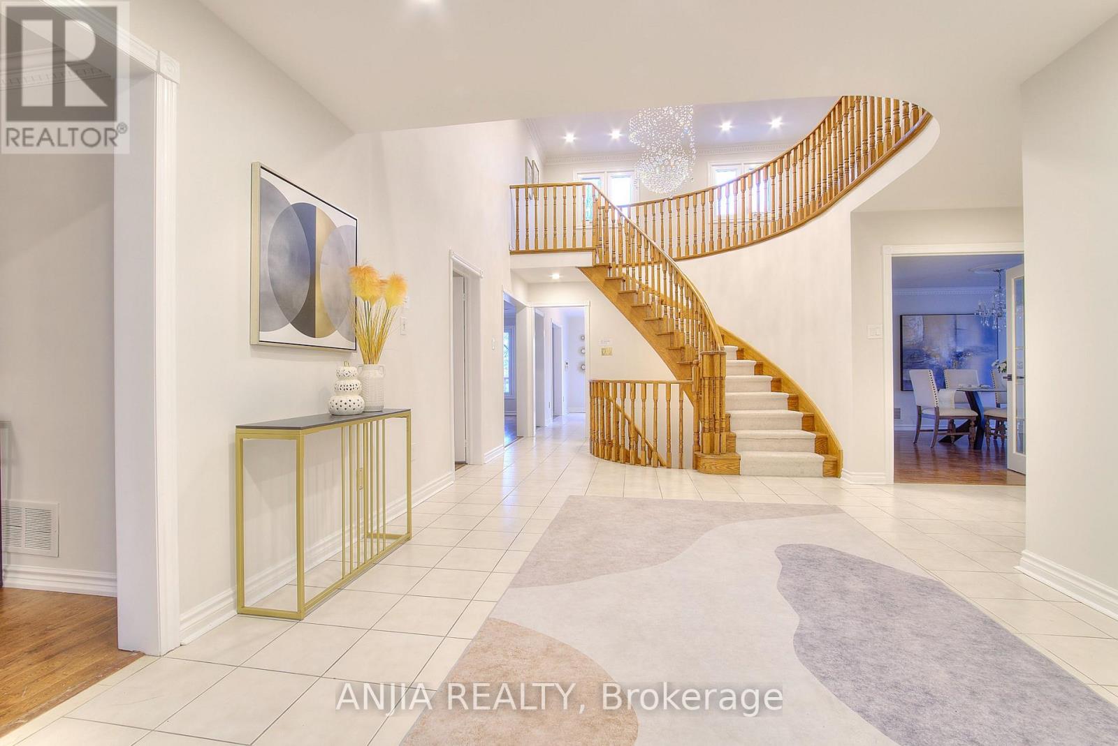 22 Chiltern Hill, Richmond Hill, Ontario  L4B 3B8 - Photo 2 - N13702974