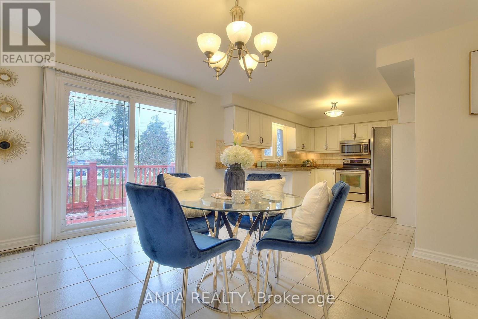 22 Chiltern Hill, Richmond Hill, Ontario  L4B 3B8 - Photo 6 - N13702974