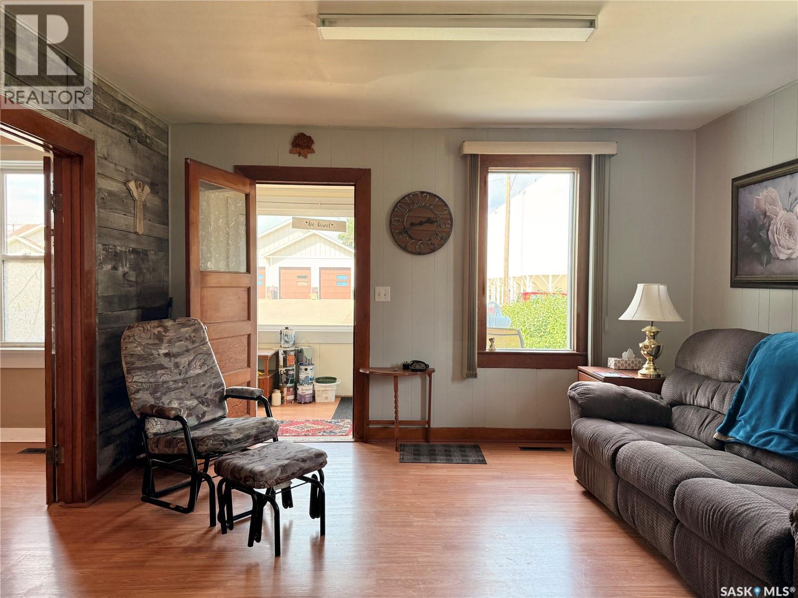 309 Railway Avenue W, Outlook, Saskatchewan  S0L 2N0 - Photo 2 - SK046300