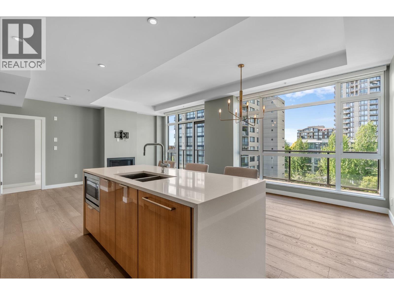 411 105 W 2ND STREET, North Vancouver, British Columbia