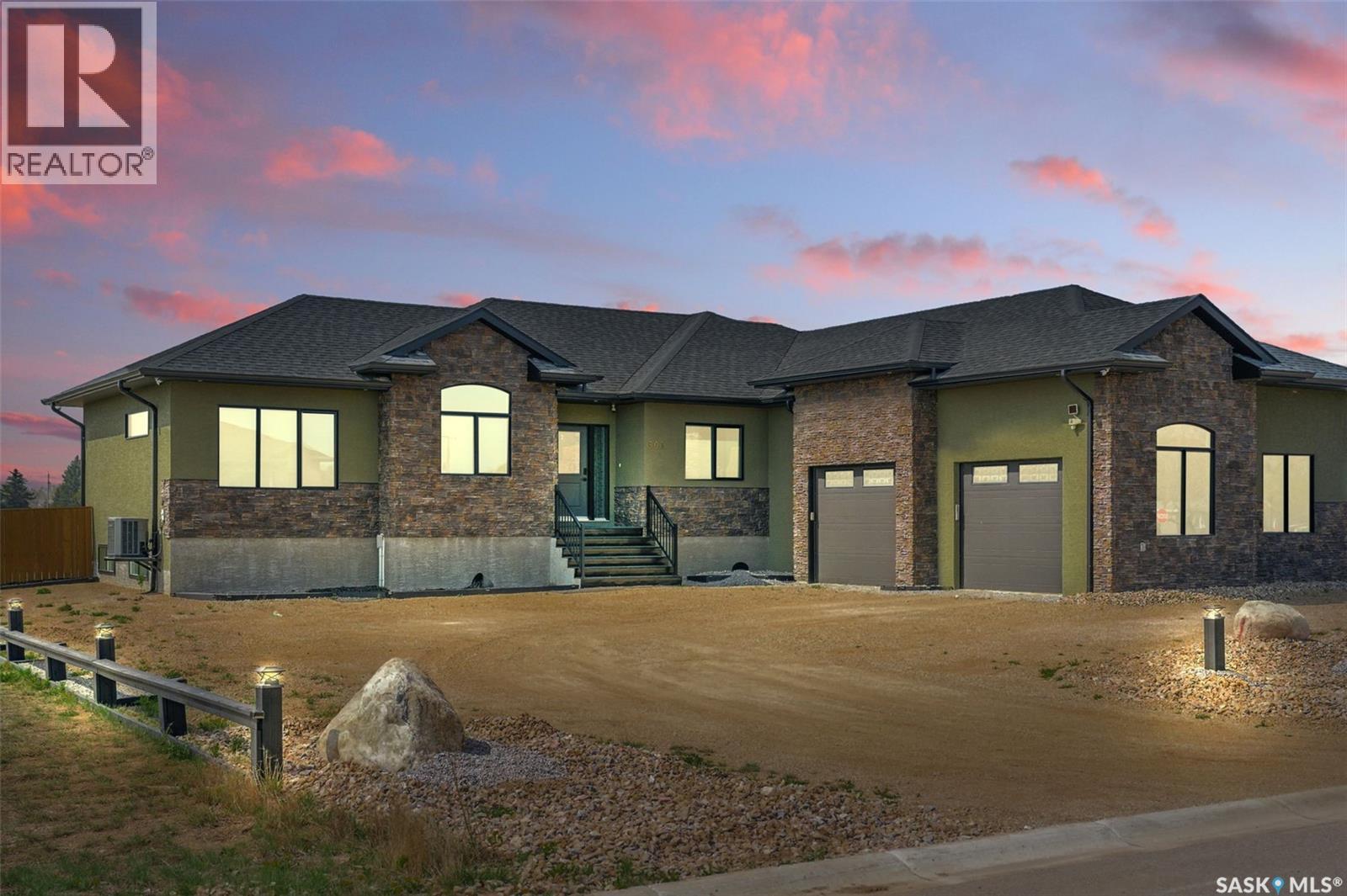 503 8th Avenue E, Watrous, Saskatchewan  S0K 4T0 - Photo 2 - SK046360