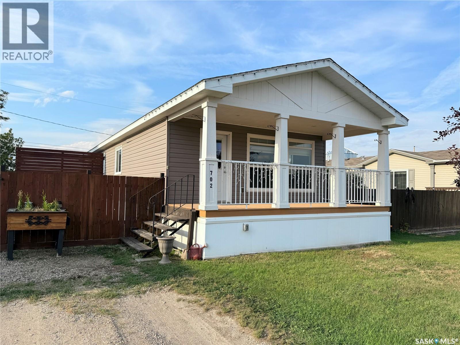 702 Prairie Avenue, Outlook, Saskatchewan  S0L 2N0 - Photo 2 - SK046299