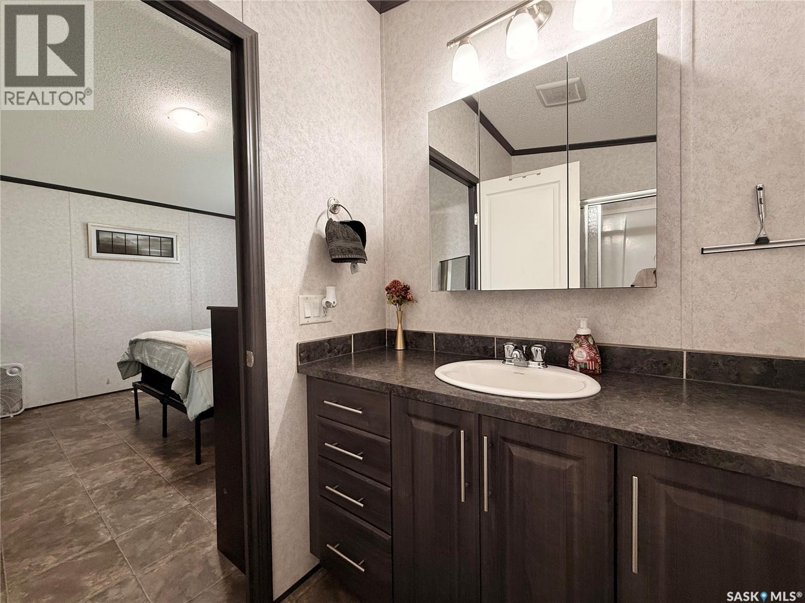 702 Prairie Avenue, Outlook, Saskatchewan  S0L 2N0 - Photo 21 - SK046299