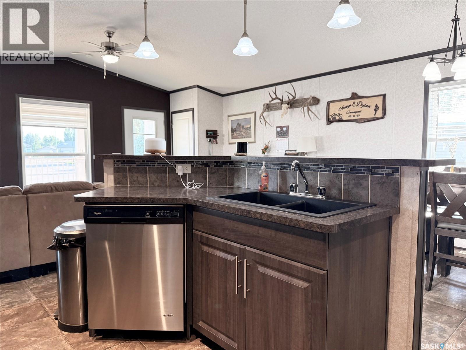 702 Prairie Avenue, Outlook, Saskatchewan  S0L 2N0 - Photo 10 - SK046299