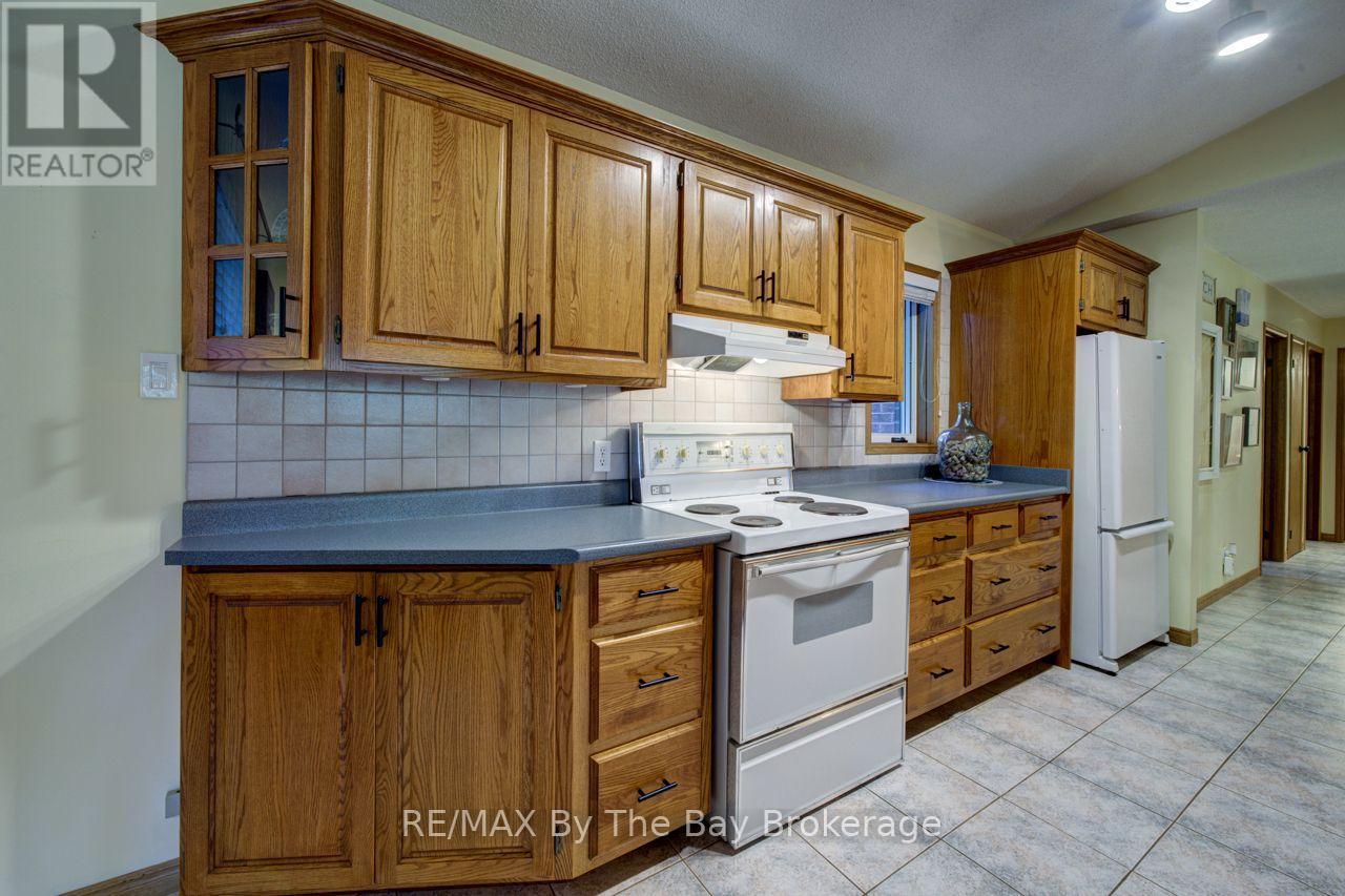 47 Birchwood Trail, Wasaga Beach, Ontario  L9Z 1B1 - Photo 15 - S13703010
