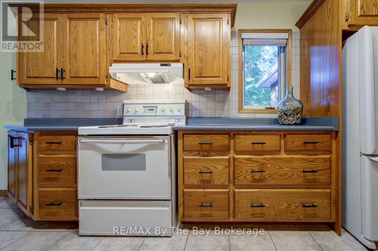 47 Birchwood Trail, Wasaga Beach, Ontario  L9Z 1B1 - Photo 17 - S13703010