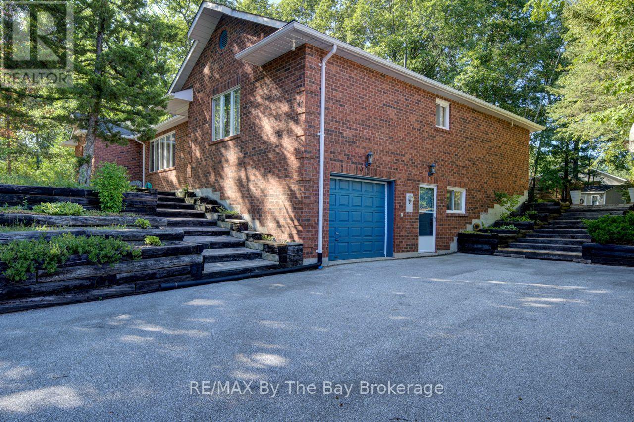 47 Birchwood Trail, Wasaga Beach, Ontario  L9Z 1B1 - Photo 2 - S13703010