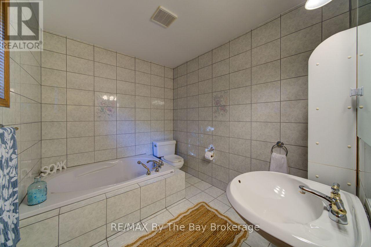 47 Birchwood Trail, Wasaga Beach, Ontario  L9Z 1B1 - Photo 21 - S13703010