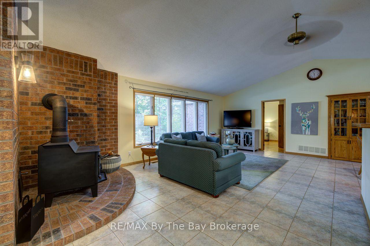 47 Birchwood Trail, Wasaga Beach, Ontario  L9Z 1B1 - Photo 7 - S13703010