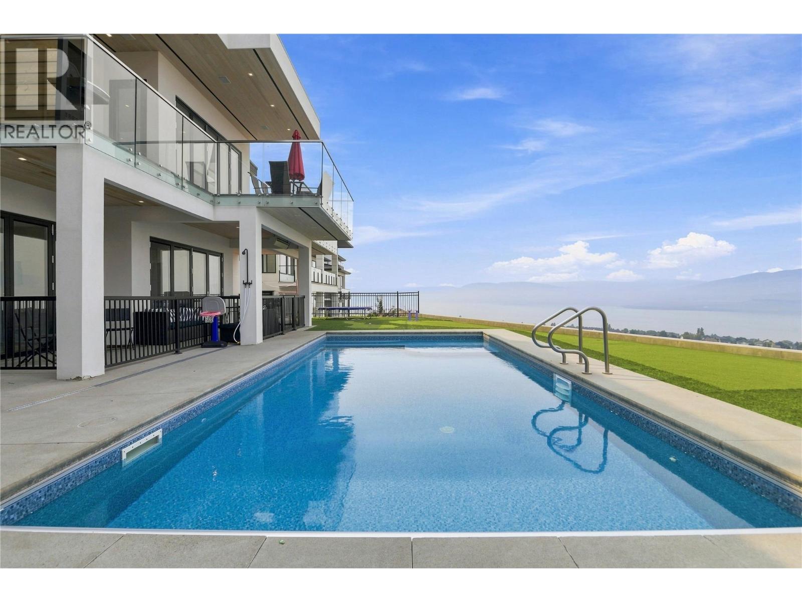 446 Redtail Court, Kelowna, British Columbia  V1W 0B1 - Photo 3 - 10398385