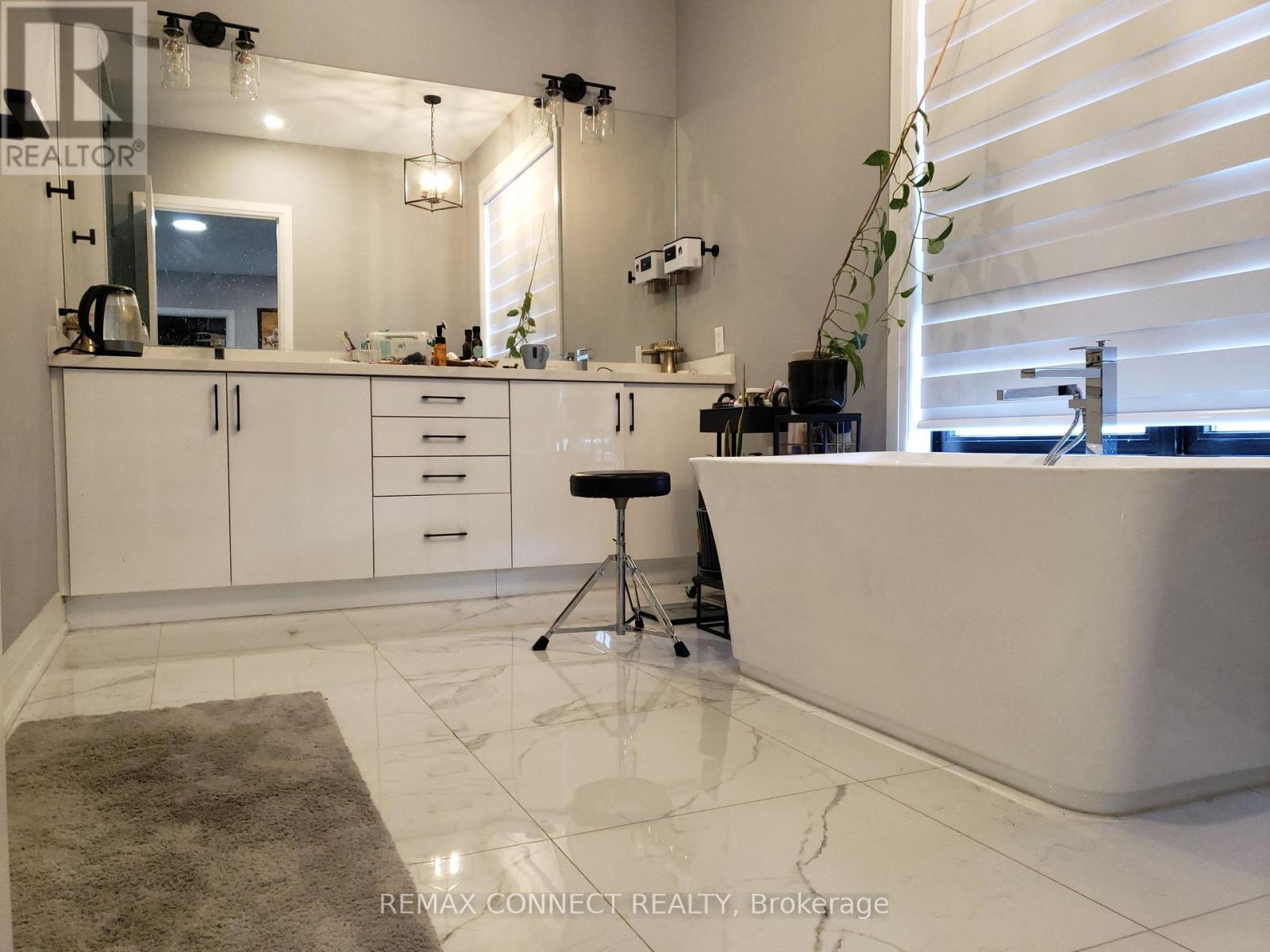 4 Tidmarsh Lane, Ajax, Ontario  L1T 4S1 - Photo 5 - E13703024