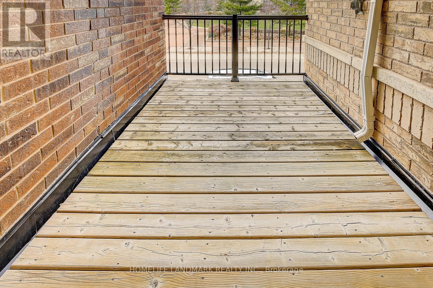 5 Sidford Road, Brampton, Ontario  L7A 0P8 - Photo 4 - W13703030