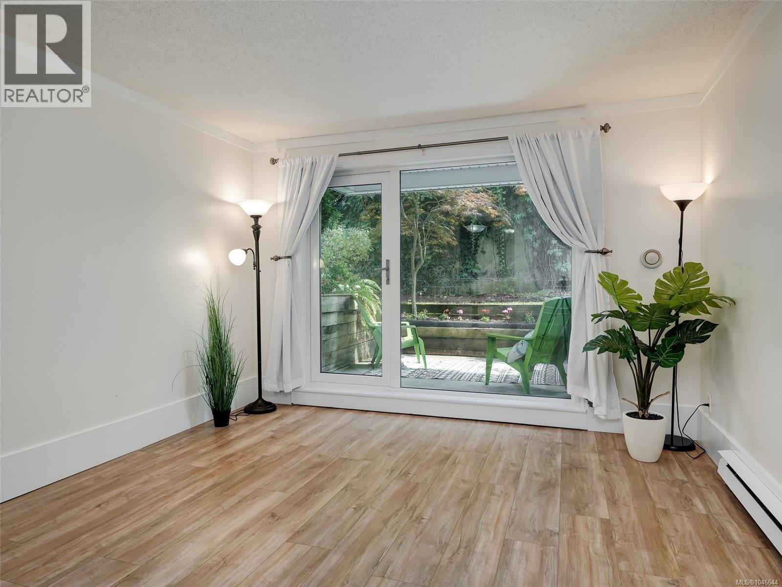 104 2647 Graham St, Victoria, British Columbia V8T 3Y8 - Photo 2 - 1046644