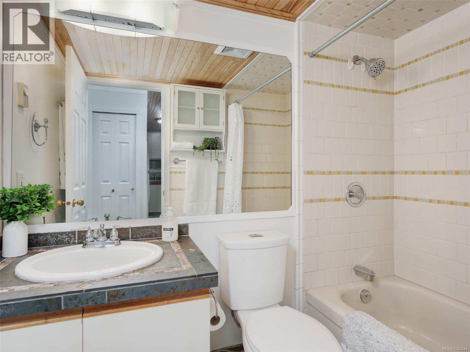 104 2647 Graham St, Victoria, British Columbia V8T 3Y8 - Photo 18 - 1046644