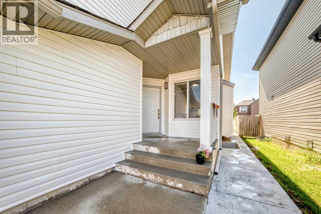 218 Saddlefield Place NE, Calgary, Alberta  T3J 4Z3 - Photo 3 - A2338535