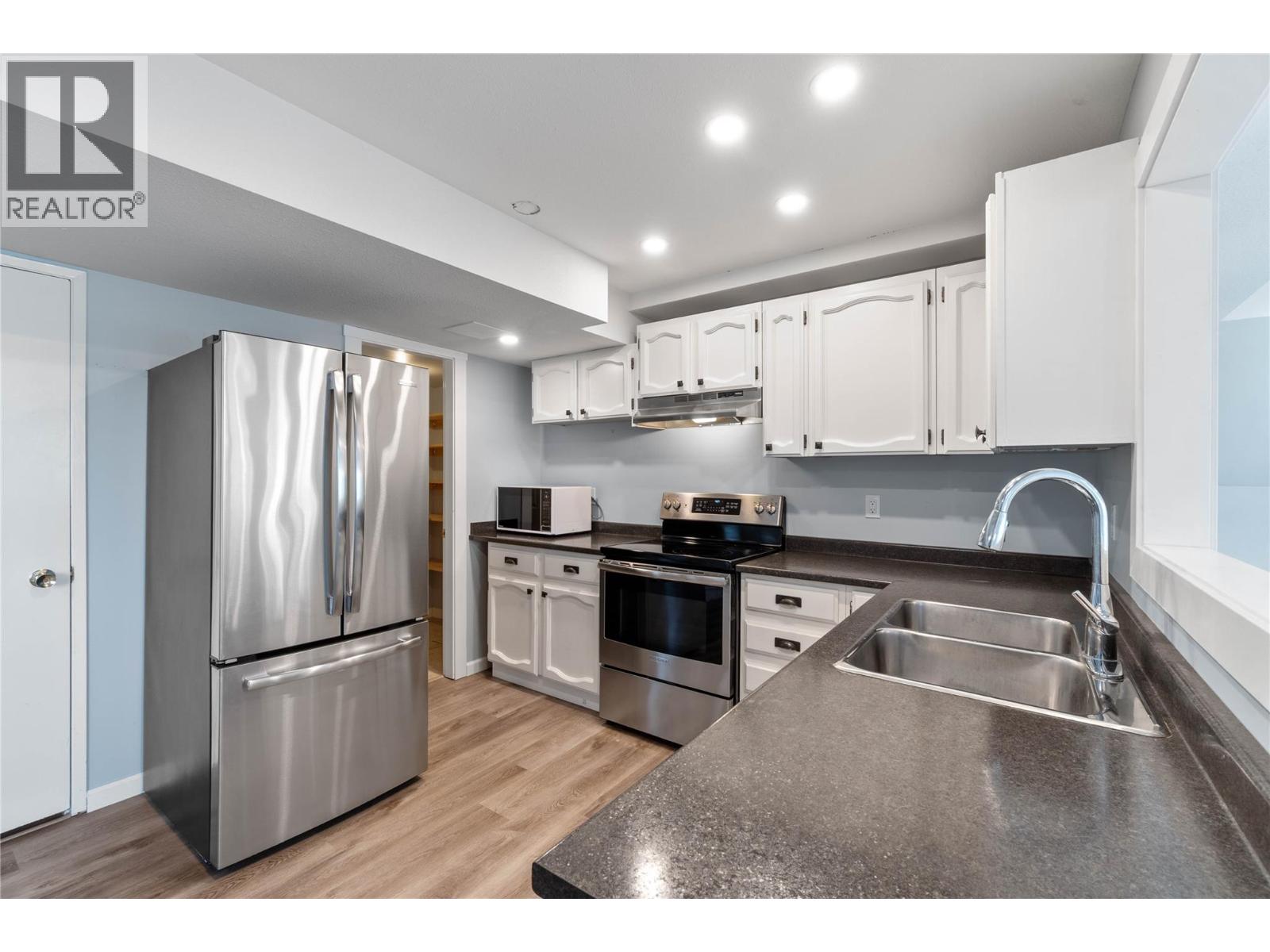 210 Robson Drive, Kamloops, British Columbia  V2E 1W1 - Photo 9 - 10395372
