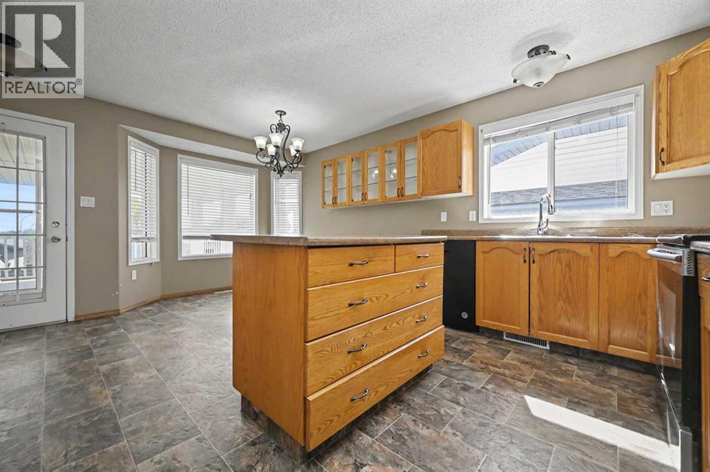 12017 95b Street, Grande Prairie, Alberta  T8V 6X7 - Photo 6 - A2338892