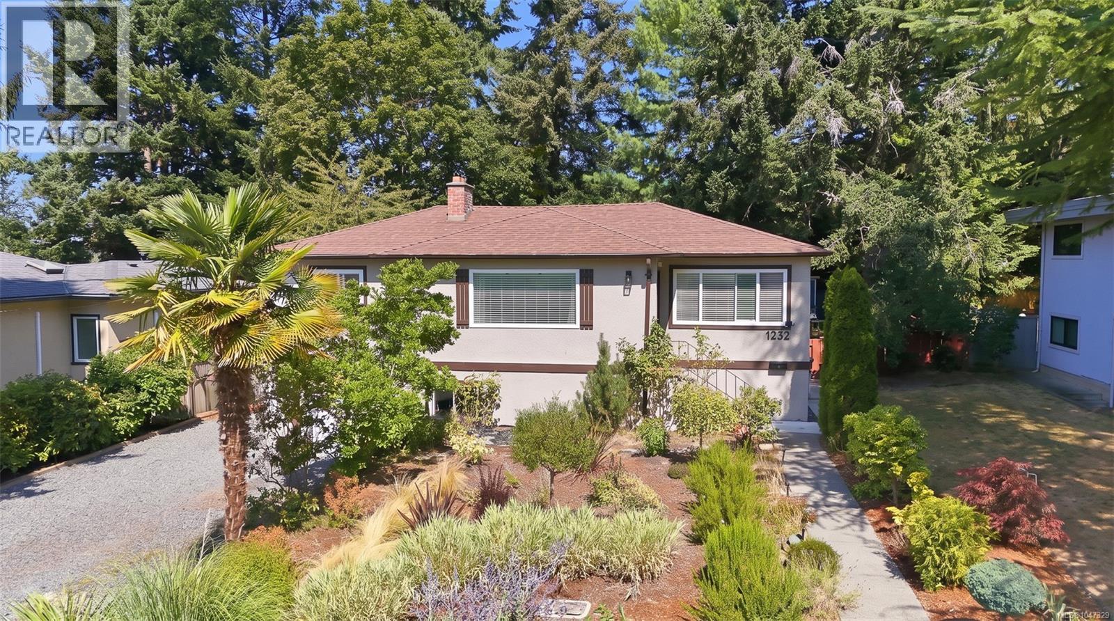 1232 Pearce Cres, Saanich, British Columbia  V8X 3S9 - Photo 4 - 1047329