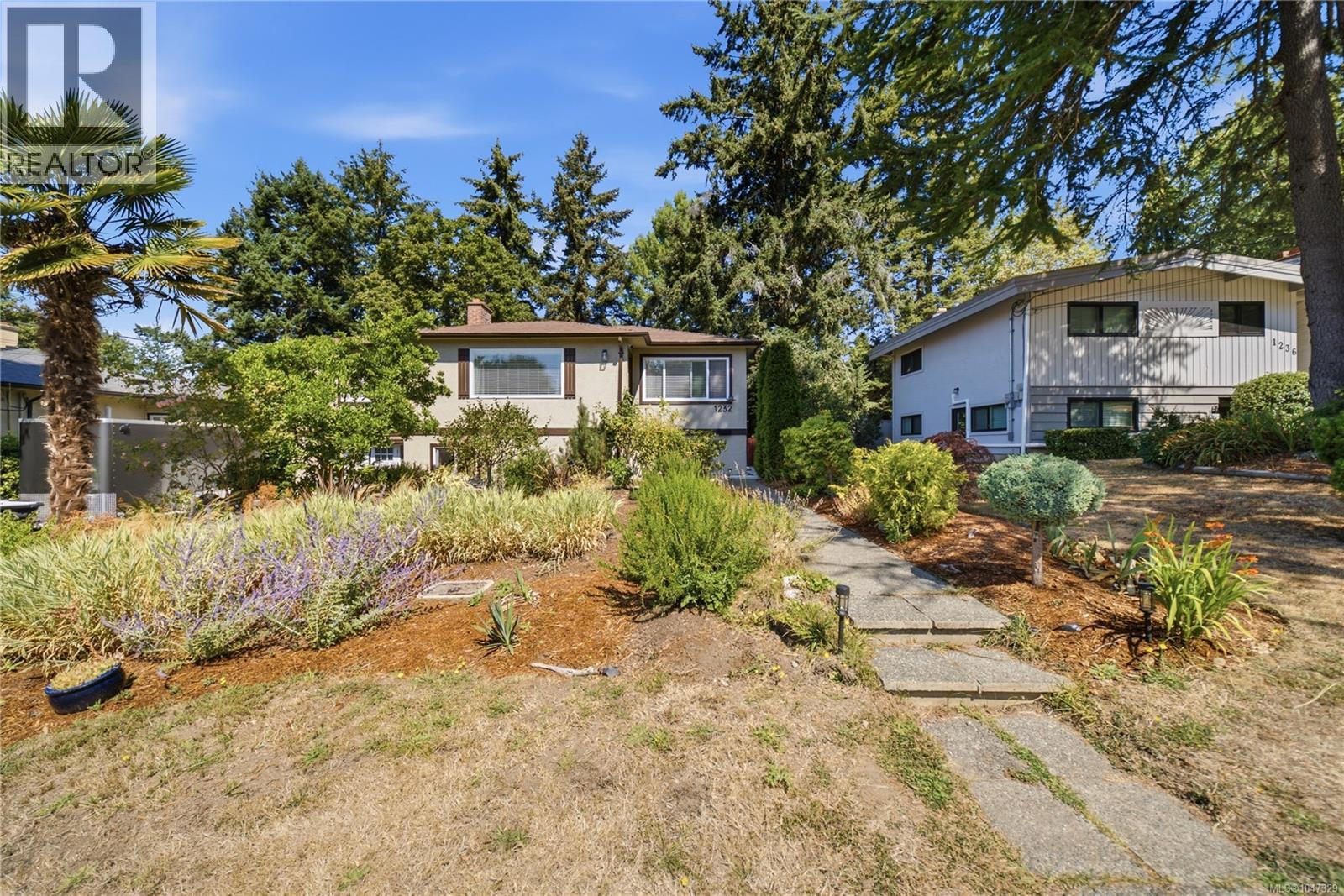 1232 Pearce Cres, Saanich, British Columbia  V8X 3S9 - Photo 46 - 1047329