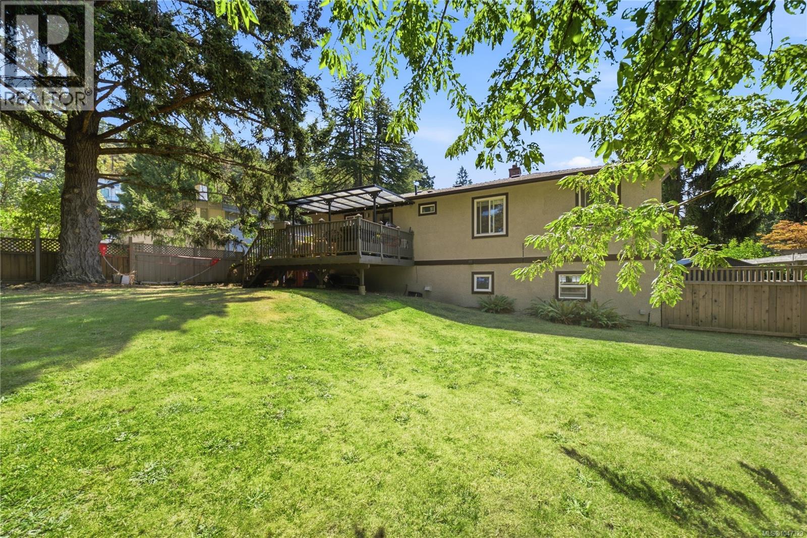 1232 Pearce Cres, Saanich, British Columbia  V8X 3S9 - Photo 48 - 1047329