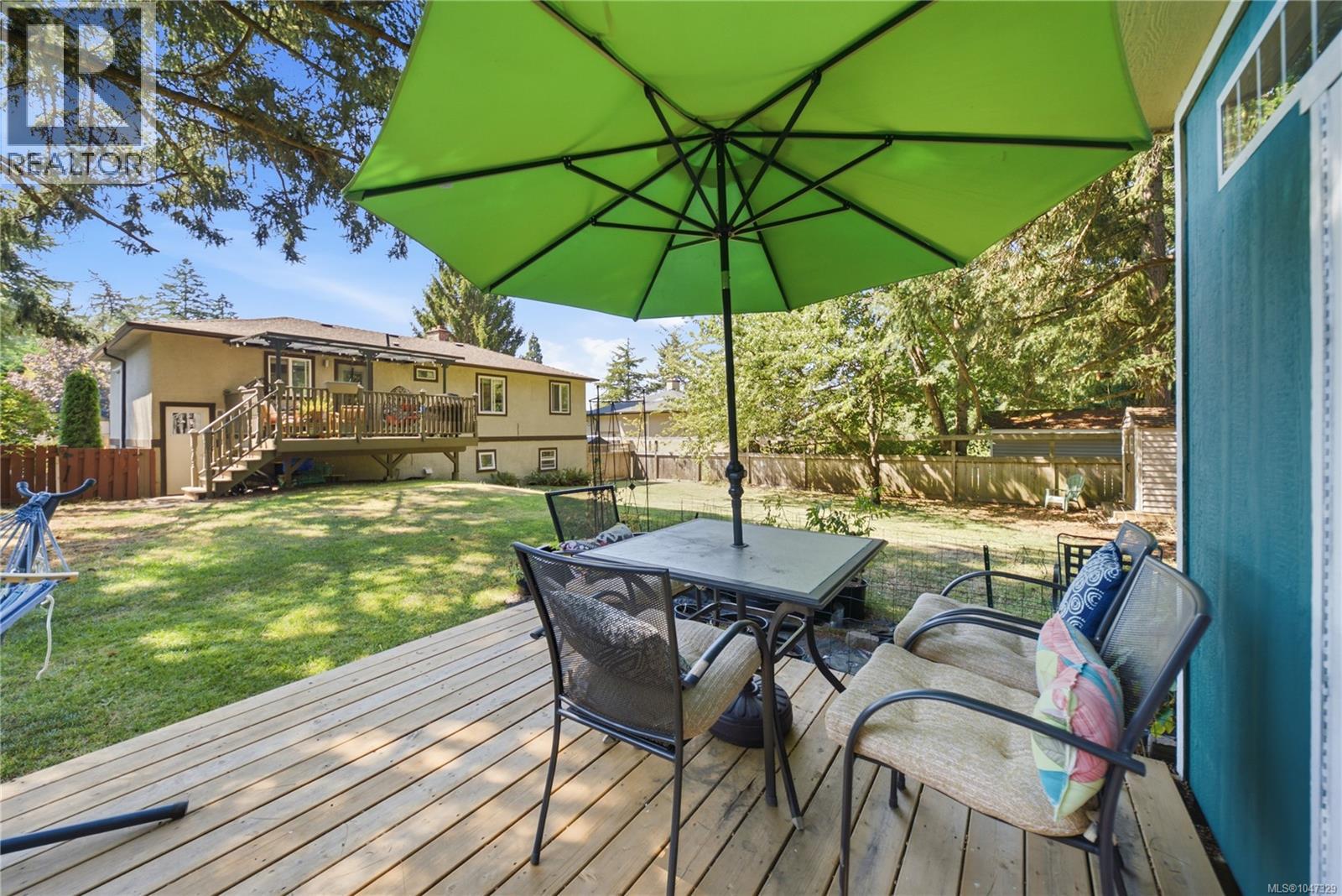 1232 Pearce Cres, Saanich, British Columbia  V8X 3S9 - Photo 47 - 1047329