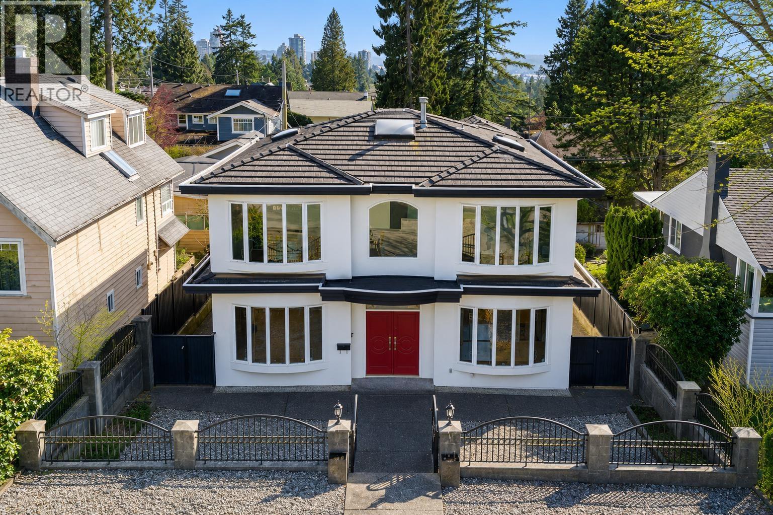 213 W 28th Street, North Vancouver, British Columbia  V7N 2H9 - Photo 1 - R3157605