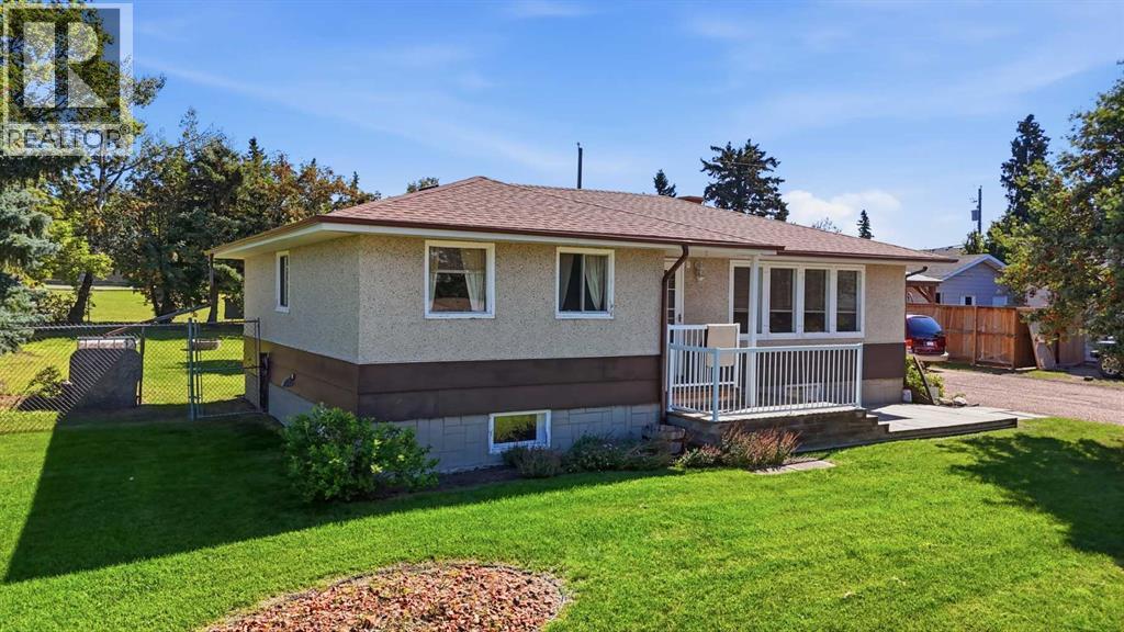4015 39 Street, Ponoka, Alberta  T4J 1A8 - Photo 3 - A2338467