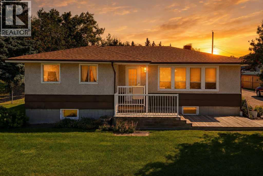 4015 39 Street, Ponoka, Alberta  T4J 1A8 - Photo 2 - A2338467