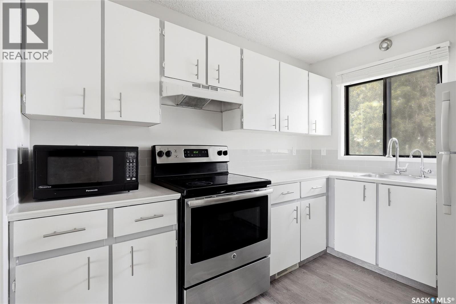 6419 Rochdale Boulevard, Regina, Saskatchewan  S4X 2Y9 - Photo 3 - SK045897