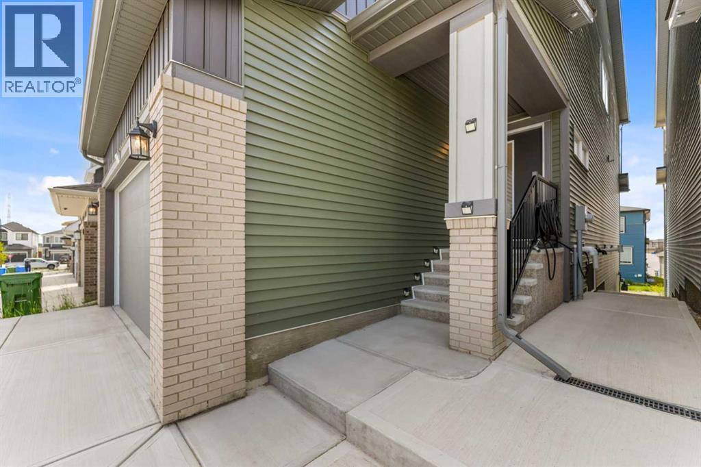 47 Carringvue Passage NW, Calgary, Alberta  T3P 2G4 - Photo 3 - A2324033