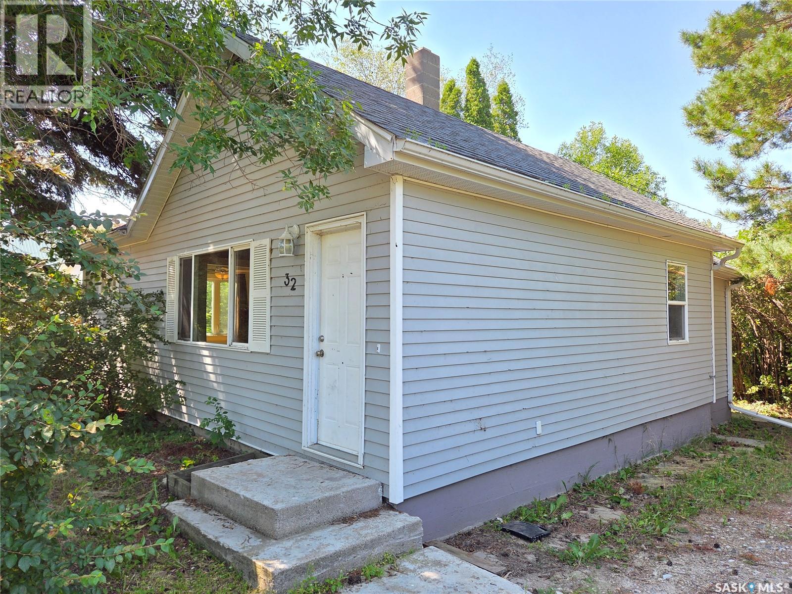 32 Newcombe Street, Manor, Saskatchewan  S0C 1R0 - Photo 2 - SK046370