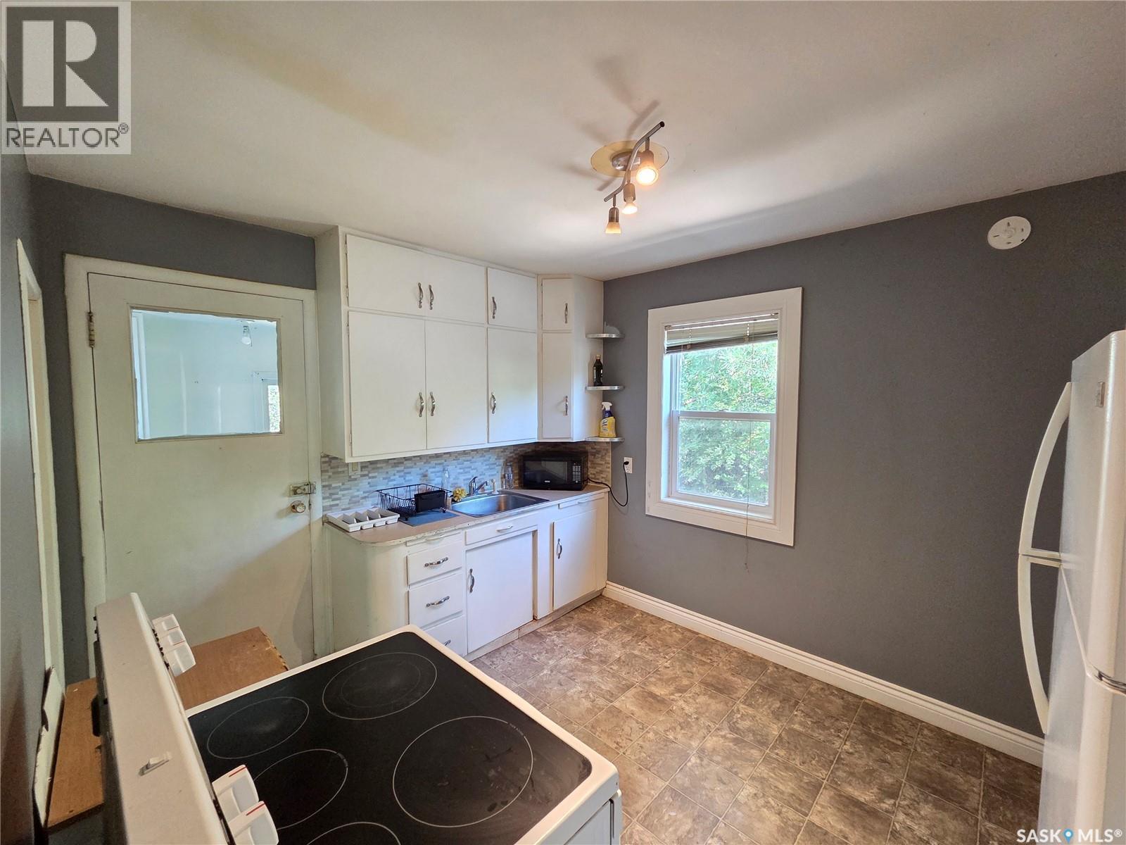 32 Newcombe Street, Manor, Saskatchewan  S0C 1R0 - Photo 27 - SK046370